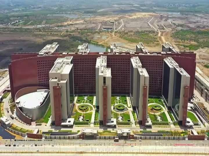 On the opening of the world’s largest constructing in Surat, Pakistanis mentioned, ‘India is 50 years forward of us’