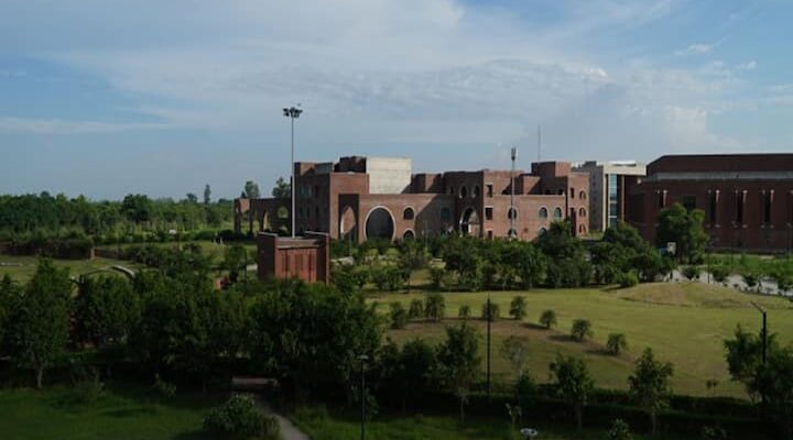 IIM Kashipur Adopts Digital Empowerment, Interdisciplinary Learning In Line With NEP 2020 Goals