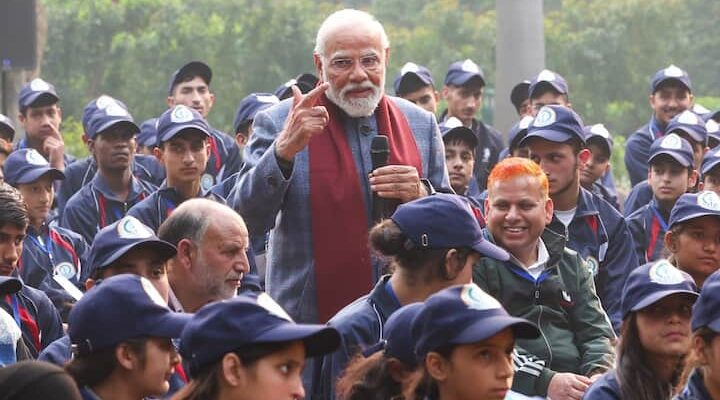 PM Modi Interacts With 250 J&K Students Under 'Watan Ko Jano' Initiative — WATCH