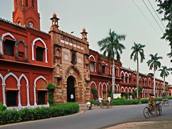 AMU Of ‘Nationwide Significance’ Says Centre As SC Observes Govt Statute No Bar On Minority Standing